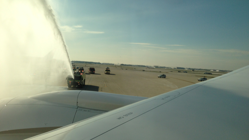 Illustration for article titled I Was A Passenger On The First Boeing 787 Dreamliner Flight In The U.S.